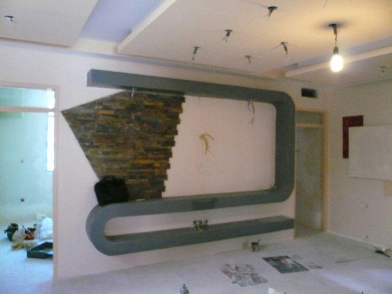 نمونه کار دیوار پشت ال سی دی با کناف و سنگ آنتیک